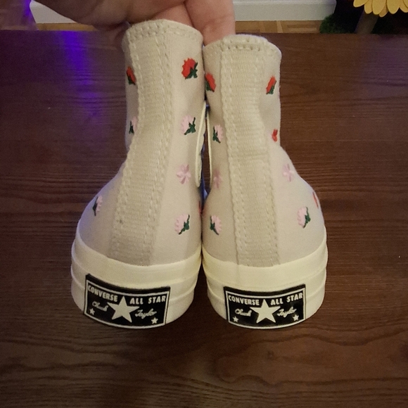 NEW Converse Chuck 70 Floral Embroidery Desert Sand - Picture 4 of 6